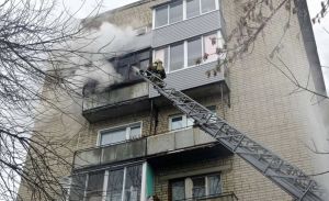 При пожаре в пензенской многоэтажке четырех человек спасли и 12 эвакуировали