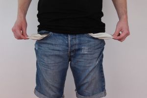Житель Кузнецкого района обокрал уснувшего посетителя бара