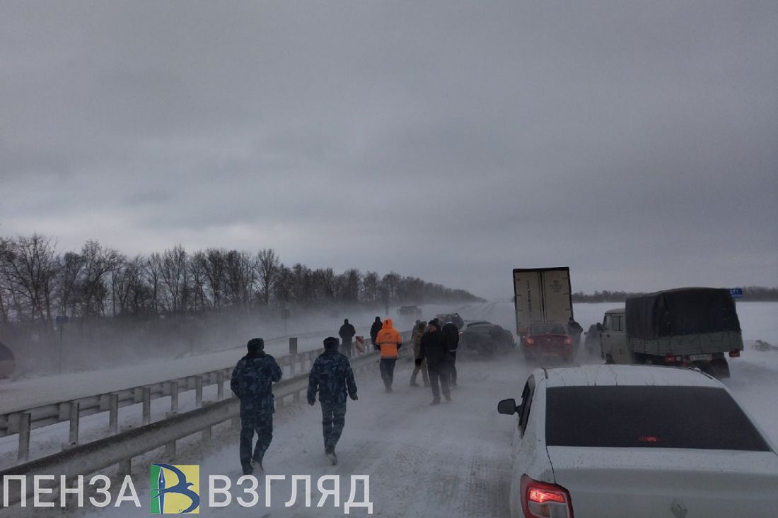 На фото попали последствия жесткой тройной аварии на трассе «Тамбов-Пенза»