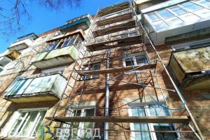 Что происходит в доме на Ленинградской, 9, где введен режим повышенной готовности? Фоторепортаж