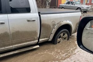 Пензенских водителей призвали объезжать затопленную талой водой улицу