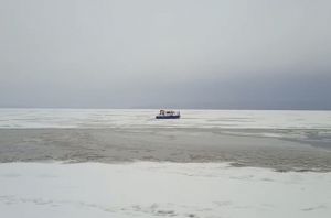 Появилось видео с места спасения 53 рыбаков на Сурском водохранилище