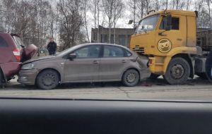 В пензенской Терновке грузовик врезался в легковую машину