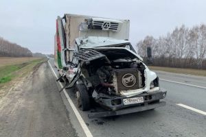 На трассе «Тамбов-Пенза» в жесткую аварию попали фура и грузовик с цистерной