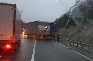 Пензенцы сообщают о «сложившейся» на трассе М-5 фуре