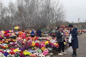 На пензенском кладбище незаконно торговали в неустановленных местах