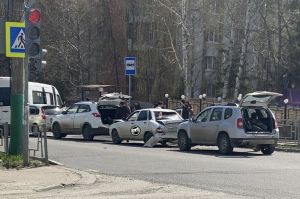 В жестком ДТП у пензенской легковушки смяло заднюю часть