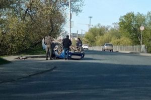 На улице Свободы в Пензе перевернулась иномарка
