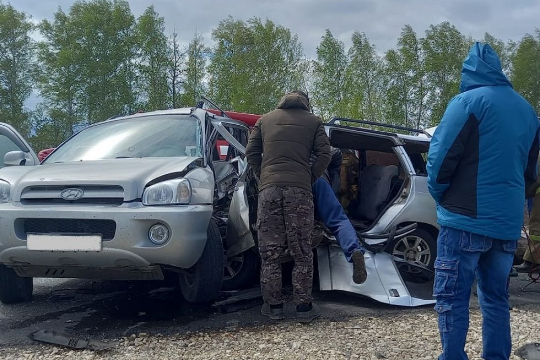 Появились фотографии с места ДТП с 4 погибшими в Башмаковском районе