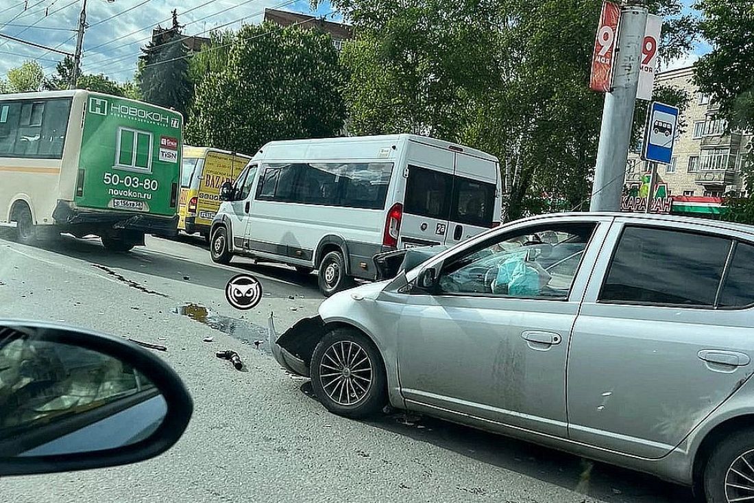 На проспекте Победы в Пензе после аварии образовалась пробка