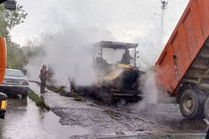Пензенцы удивились укладке асфальта в условиях ливня