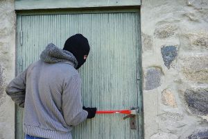 Житель Кузнецкого района обокрал два предприятия и пойдет под суд