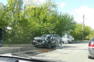 Около «Лиры» в Пензе легковая машина получила серьезные повреждения в ДТП