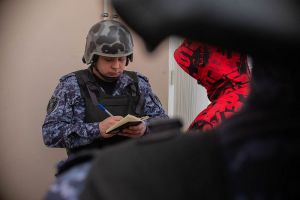 В Пензе мужчина приревновал жену к другу и начал бить его по голове