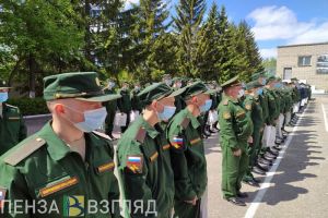 Отправка пензенцев - будущих солдат срочной службы в Вооруженные силы РФ. Фотогалерея