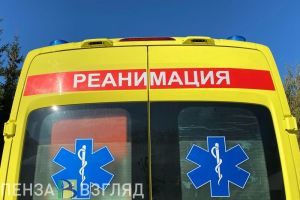 «Скорая» и сотрудники МЧС прибыли к месту ДТП с фурой в Пензе