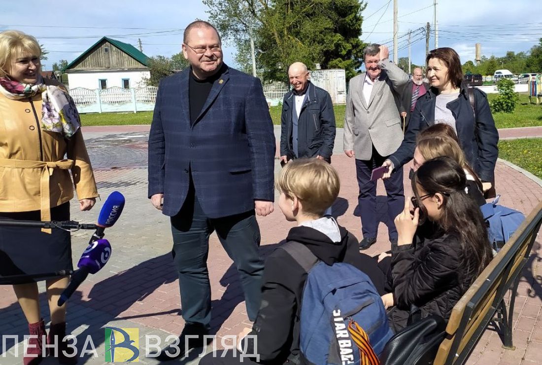 Олегу Мельниченко показали, как благоустроили село в Башмаковском районе