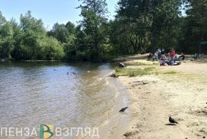 В Пензе по пляжу ходил подросток в балаклаве и с пистолетом