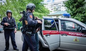 Задержаны злоумышленники, разбившие окна в здании на улице Кирова в Пензе