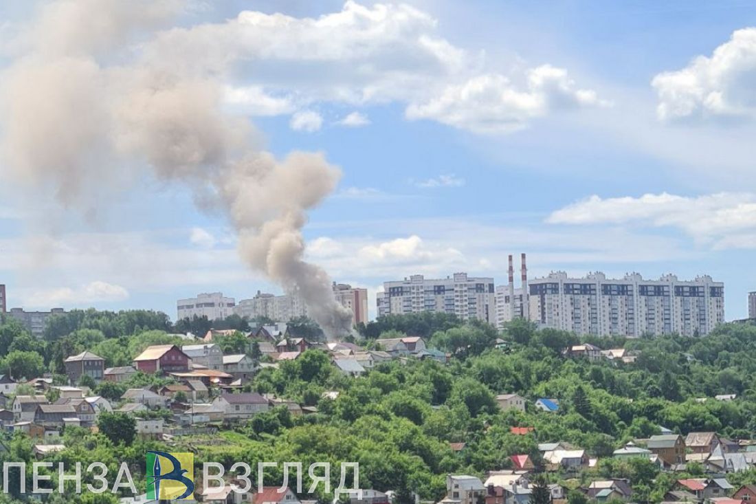 На Западной поляне в Пензе загорелся частный дом