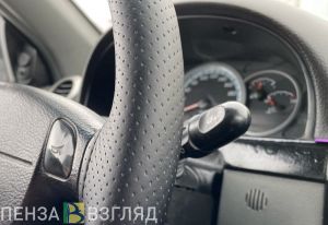 В Пензе ищут водителя, который врезался в микроавтобус и скрылся