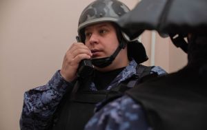 В Кузнецке мужчина пробрался в чужую квартиру, разбив окно