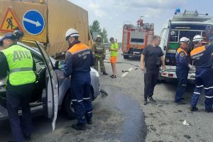 Пензенские спасатели извлекли водителя из машины на месте жесткой аварии