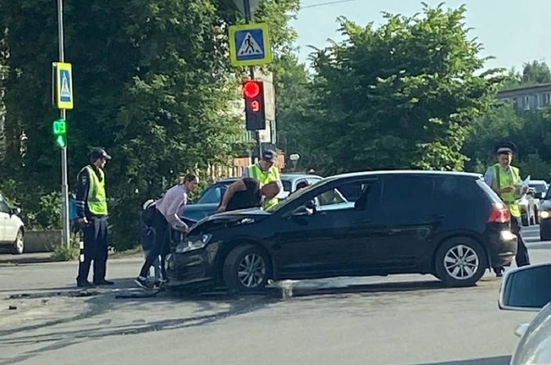 Авария на улице Поляны сегодня