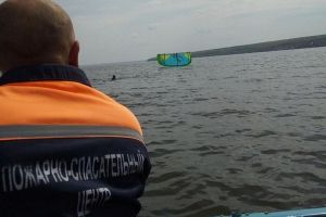 На Сурском водохранилище в Пензенской области спасен кайтсерфингист