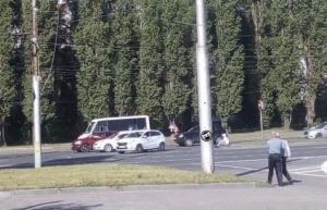 В Пензе из-за резкого маневра автоледи едва не пострадал мотоциклист