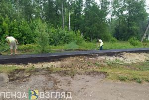 Возле школы в Сосновоборске обустраивают пешеходную зону