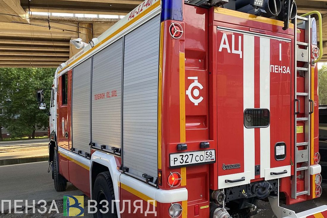 На Подольской улице Пензы потушили горящее техническое масло