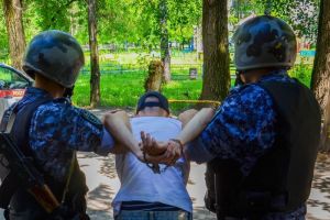Житель Пензы защитил в драке вход в подъезд своего дома