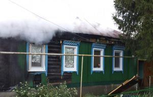 Ночью пожарные тушили дом в Пензенской области
