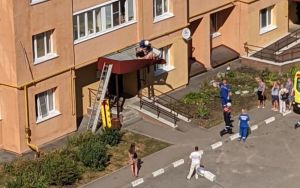В пензенских группах соцсетей обсуждают падение парня с лоджии