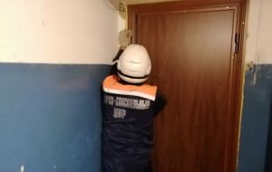 Спасатели вскрыли дверь, чтобы врачи помогли больной пензячке