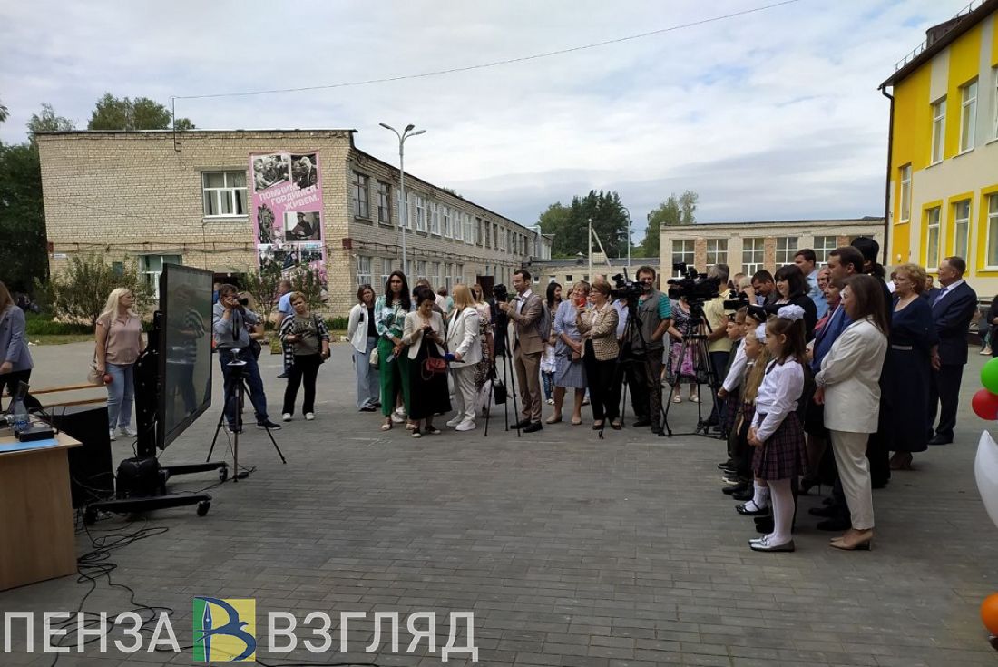 Школа в поселке Мичуринский вышла в прямой эфир с Голиковой и Кравцовым