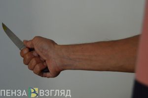 Сердобчанин сначала избил мать, а потом угрожал ножом полицейскому