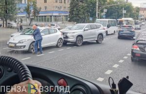 ДТП у ЗАГСа спровоцировало пробку в центре Пензы