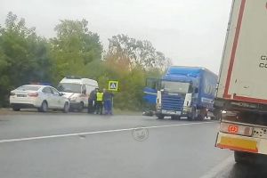 На трассе «Урал» под Пензой столкнулись фура и мотоцикл