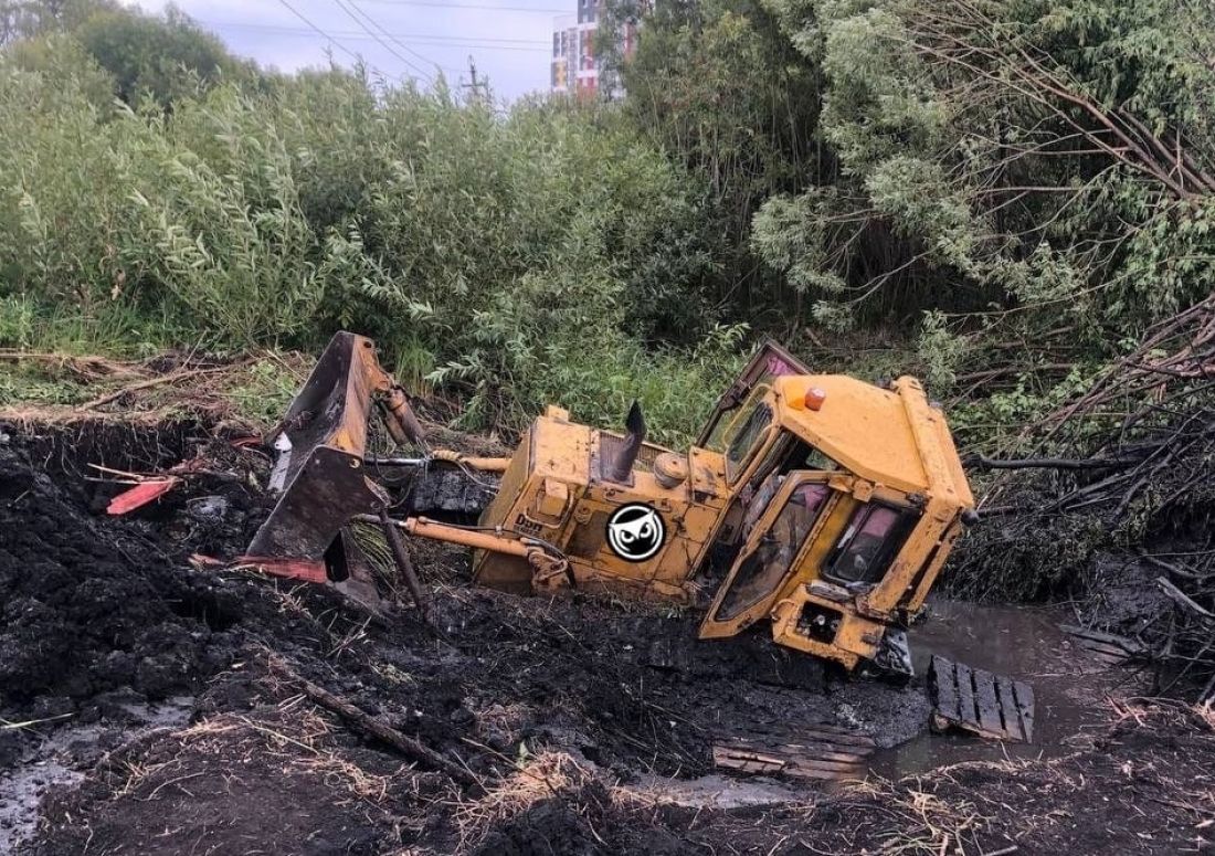 В Пензе спецтехника застряла в грязи