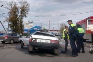 На трассе около Кузнецка «девятка» разломилась напополам