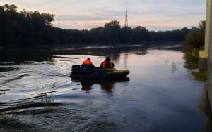 Спасатели провели поиск лодки с детьми, плывущей по Суре