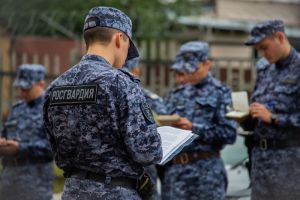 Росгвардейцы задержали мужчину, избившего соседа в общежитии на Ленинградской