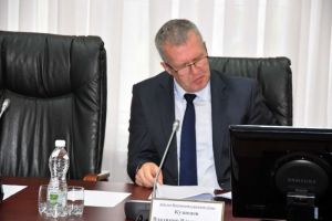 В Пензенской городской Думе вручили значок депутата Владимиру Кузнецову