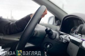 В Заречном легковой автомобиль сбил велосипедиста