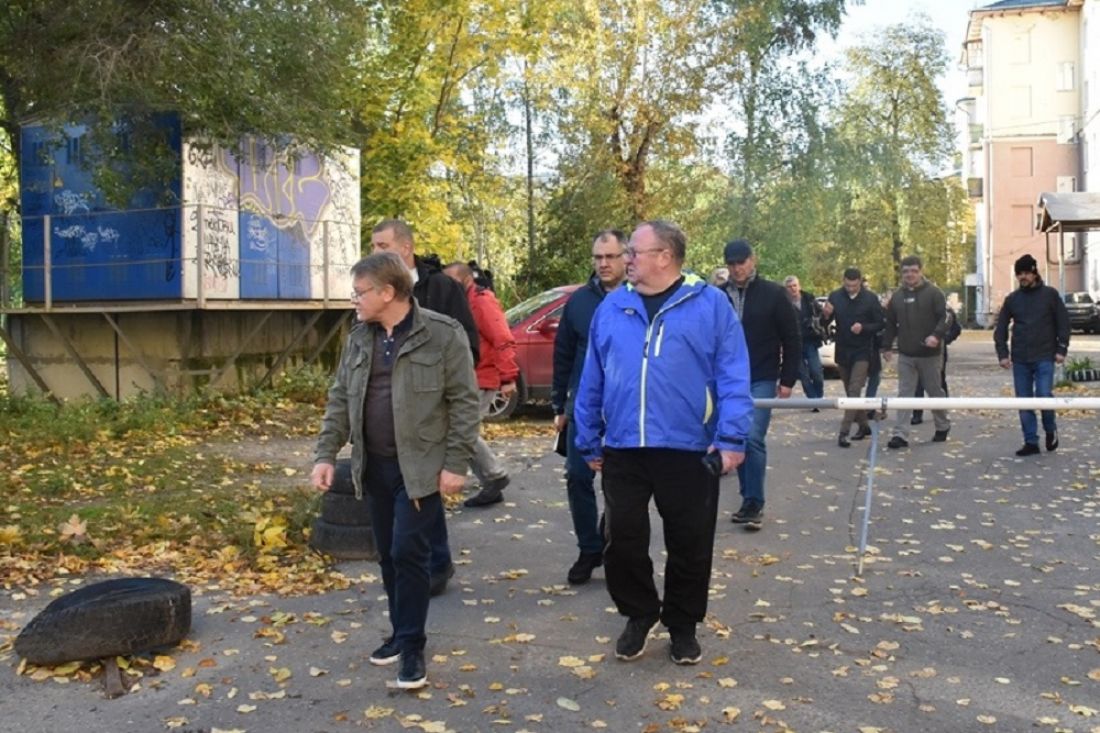 Басенко пригрозил лишением лицензий руководству нерадивых «управляек»