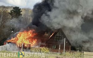 Более 20 человек тушили пожар в селе под Пензой