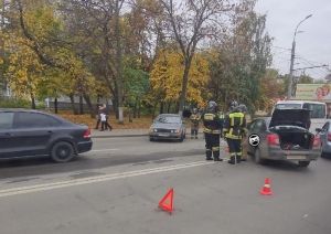 Возле ТЦ на улице Суворова в Пензе произошла авария
