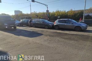 Авария с четырьмя машинами стала причиной пробки на улице Измайлова